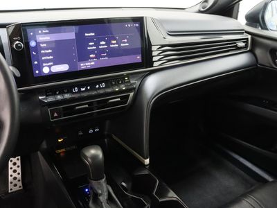 2025 Toyota Camry FWD - Photo 16