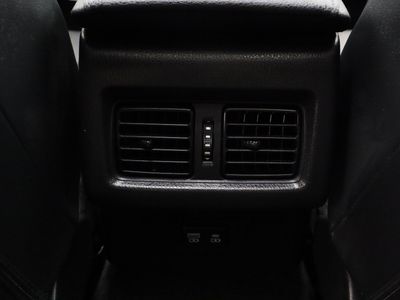 2025 Toyota Camry FWD - Photo 32