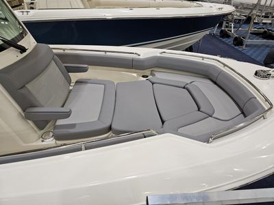 2025 Boston Whaler 250 OUTRAGE - Photo 10
