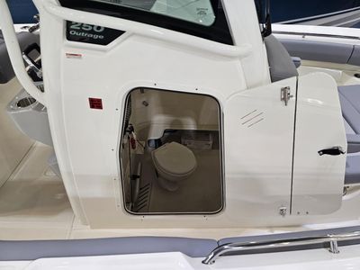 2025 Boston Whaler 250 OUTRAGE - Photo 9