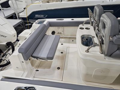 2025 Boston Whaler 250 OUTRAGE - Photo 7
