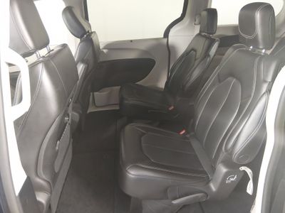 2023 Chrysler Pacifica — photo 21 view