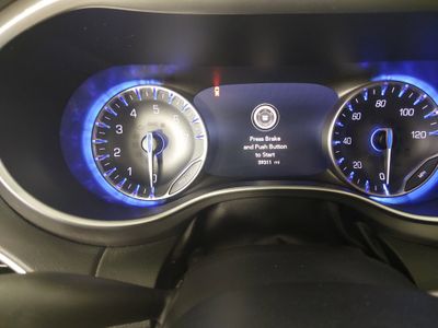 2023 Chrysler Pacifica — photo 14 view