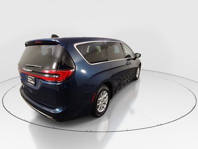 2023 Chrysler Pacifica — photo 7 view