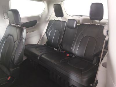 2023 Chrysler Pacifica — photo 17 view