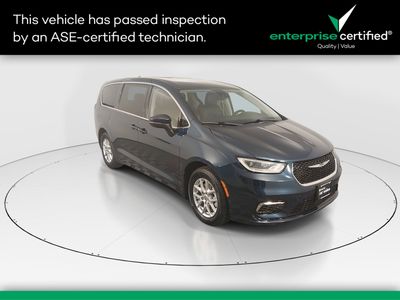 2023 Chrysler Pacifica Touring L FWD — front three-quarter view