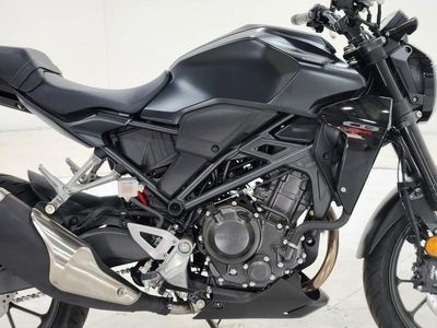 2025 Honda CB300R - Photo 9