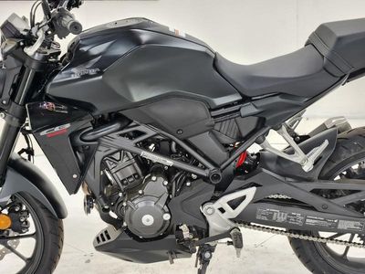 2025 Honda CB300R - Photo 10