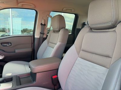 2022 Nissan Frontier — photo 9 view