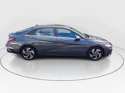 2024 Hyundai Elantra — photo 8 view