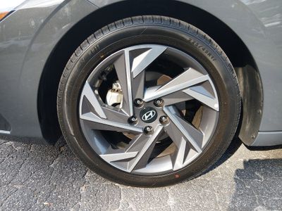 2024 Hyundai Elantra — photo 10 view