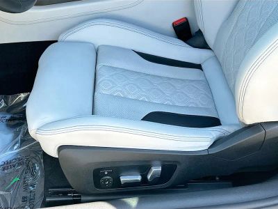 2023 BMW M8 — photo 17 view