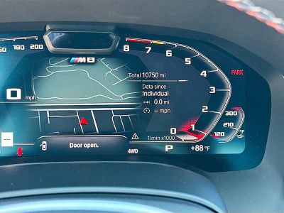 2023 BMW M8 — photo 11 view
