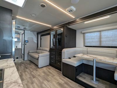 2025 Fleetwood Altitude — photo 18 view