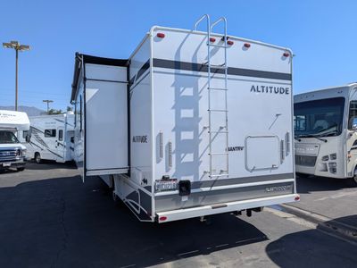 2025 Fleetwood Altitude — photo 8 view