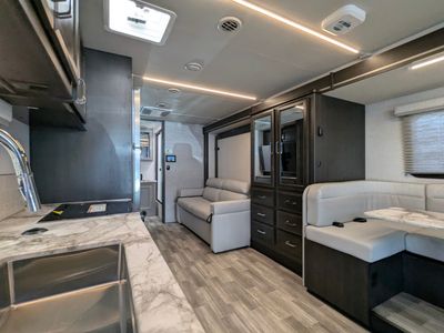 2025 Fleetwood Altitude — photo 21 view