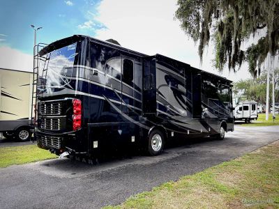 2018 Newmar Ventana — side profile view