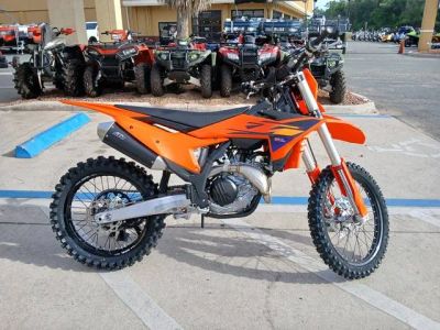 2026 KTM 450 SX-F — front three-quarter view