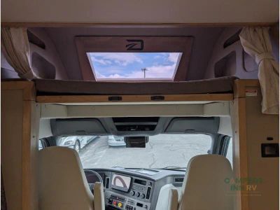 2027 Dynamax Grand Sport — photo 10 view