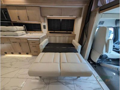 2027 Dynamax Grand Sport — photo 14 view