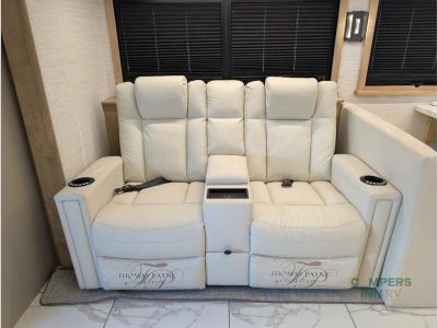 2027 Dynamax Grand Sport — photo 35 view