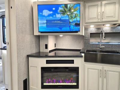 2026 Fleetwood DISCOVERY LXE - Photo 8