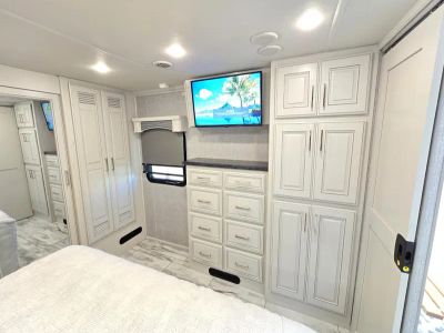 2026 Fleetwood DISCOVERY LXE - Photo 19