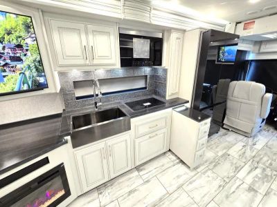 2026 Fleetwood DISCOVERY LXE - Photo 9