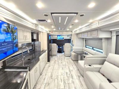 2026 Fleetwood DISCOVERY LXE - Photo 3