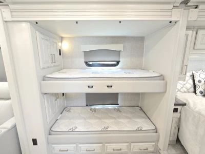 2026 Fleetwood DISCOVERY LXE - Photo 17