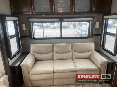 2021 Solitude 373FB — photo 11 view