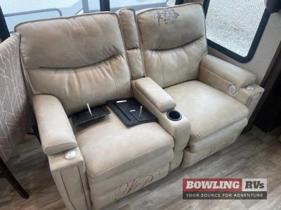 2021 Solitude 373FB — photo 10 view