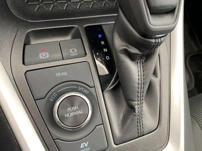 2025 Toyota RAV4 Hybrid LE - Photo 24