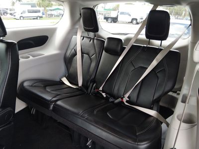 2024 Chrysler Pacifica — photo 17 view