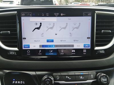 2024 Chrysler Pacifica — photo 18 view