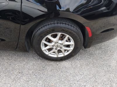 2024 Chrysler Pacifica — photo 10 view