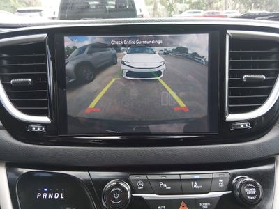 2024 Chrysler Pacifica — photo 16 view