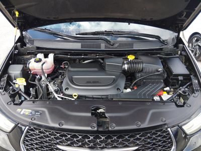 2024 Chrysler Pacifica — photo 9 view
