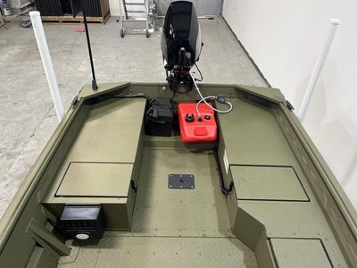 2026 SeaArk DXS 1652 SLD — engine compartment view