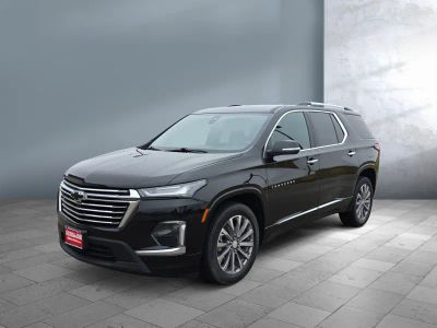 2022 Chevrolet Traverse — front three-quarter view