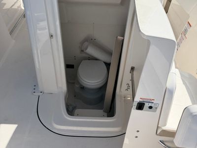 2026 Robalo 270 CC - Photo 6