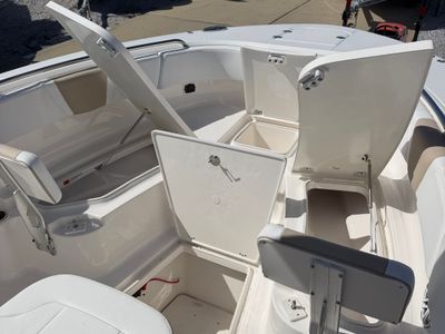 2026 Robalo 270 CC - Photo 4