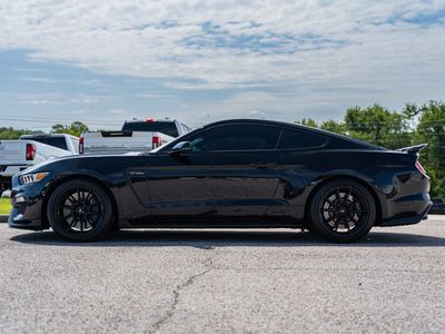 2020 Ford Mustang - Photo 3