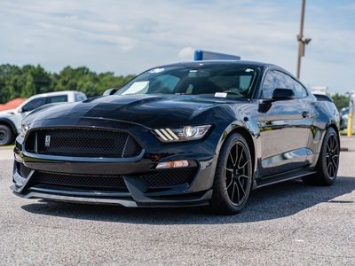 2020 Ford Mustang - Photo 2