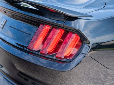 2020 Ford Mustang - Photo 12