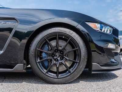 2020 Ford Mustang - Photo 8