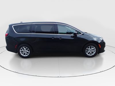 2023 Chrysler Voyager - Photo 8