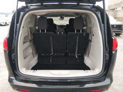 2023 Chrysler Voyager - Photo 11