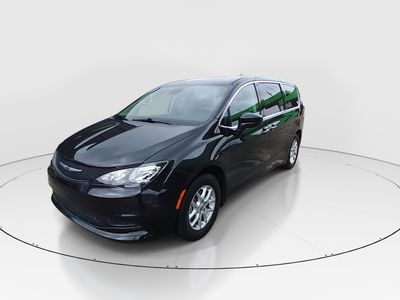 2023 Chrysler Voyager - Photo 3