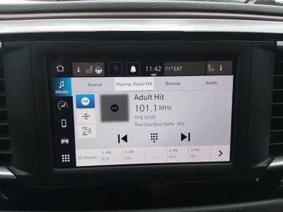 2023 Chrysler Voyager - Photo 20